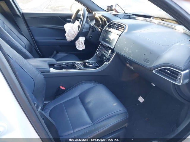 2017 JAGUAR XE SAJAF4BNXHA944155 Photo 4