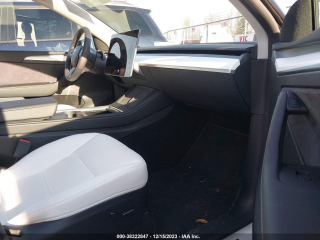 2023 TESLA MODEL Y 7SAYGDEE0PF850784 Photo 4