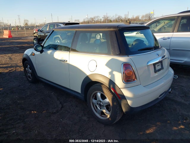 2007 MINI COOPER WMWMF33527TT50924 Photo 2