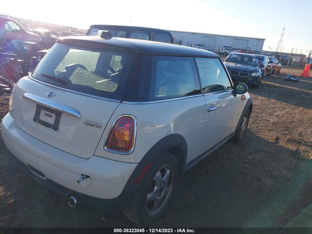 2007 MINI COOPER WMWMF33527TT50924 Photo 3