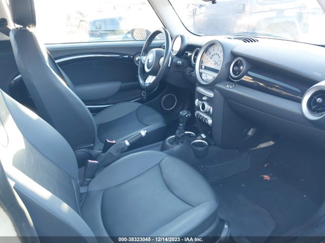 2007 MINI COOPER WMWMF33527TT50924 Photo 4