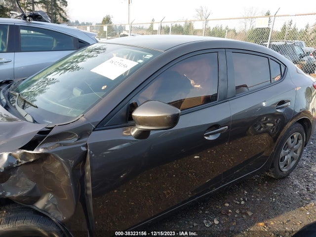 JM1BM1U71E1148752 Mazda 3