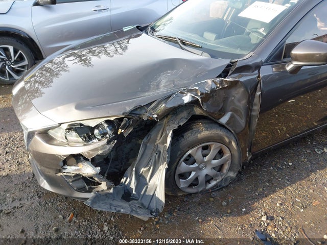 JM1BM1U71E1148752 Mazda 3