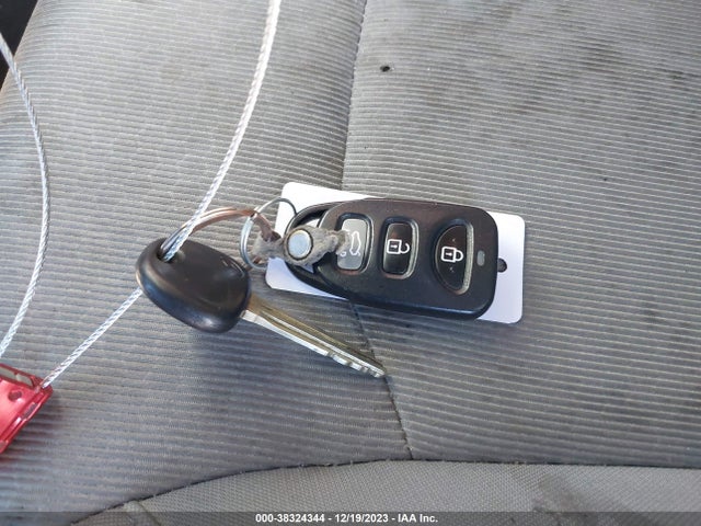 2017 HYUNDAI ELANTRA SE VIN: 5NPD84LFXHH086482