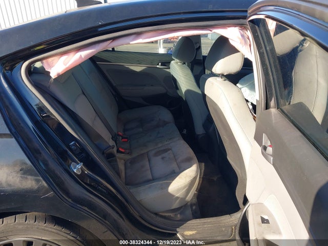 2017 HYUNDAI ELANTRA SE VIN: 5NPD84LFXHH086482