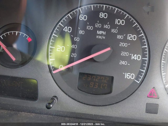 2001 VOLVO V70 T5 A (DISCONTINUED)/T5 A SR/T5 M/T5 M SR VIN: YV1SW53D911007022