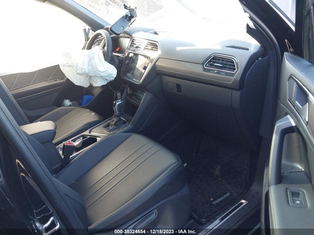 3VVCB7AX2PM114957 Volkswagen Tiguan 2.0t Se R-line Black