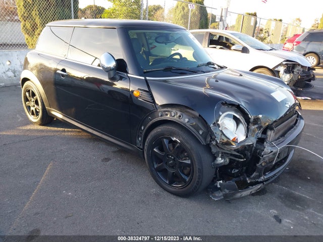 2010 MINI COOPER WMWMF3C52ATZ23621 Photo 0