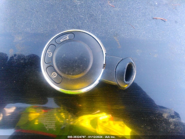 2010 MINI COOPER WMWMF3C52ATZ23621 Photo 10