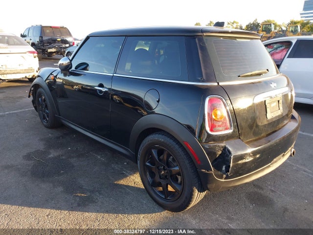 2010 MINI COOPER WMWMF3C52ATZ23621 Photo 2