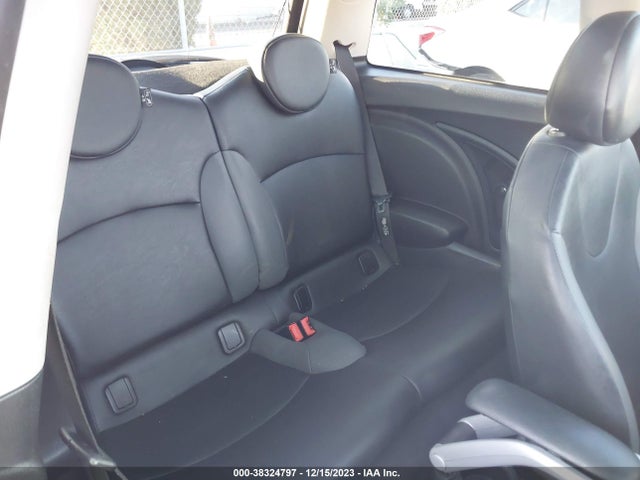 2010 MINI COOPER WMWMF3C52ATZ23621 Photo 7