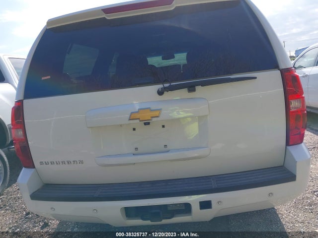 Chevrolet Suburban 1500 Ls 2014 1GNSCHE02ER216899 Image 16