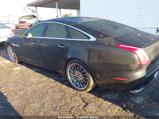 2011 JAGUAR XJ SAJWA1JC2BMV08425 Photo 2