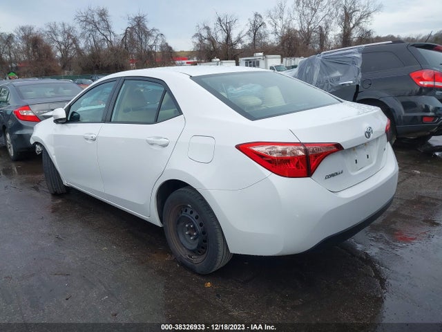 2018 TOYOTA COROLLA LE VIN: 2T1BURHE4JC058931