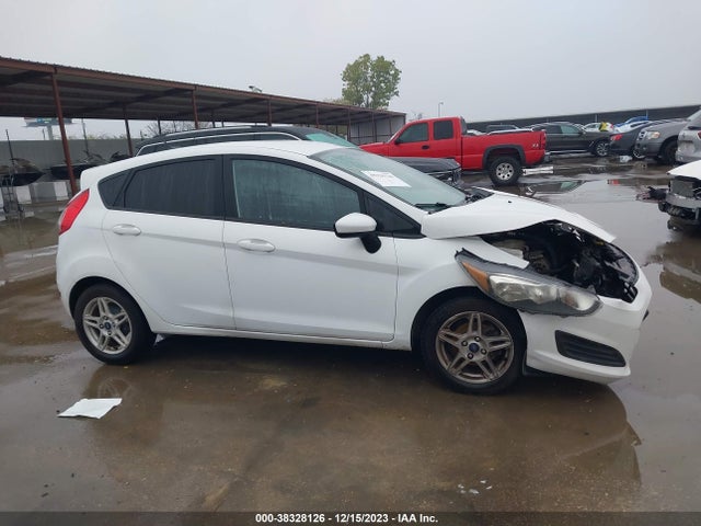 Ford FIESTA SE 2018 3FADP4EJ9JM122740 Image 13