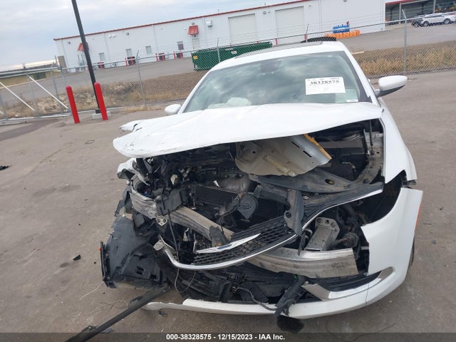 Chrysler 200 Limited 2015 1C3CCCAB5FN708153 Image 13