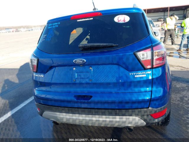 1FMCU0JD5HUE38189 Ford Escape Titanium