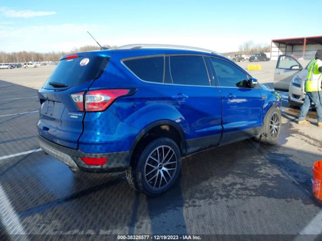 1FMCU0JD5HUE38189 Ford Escape Titanium