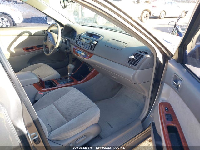 2002 TOYOTA CAMRY XLE VIN: 4T1BE32K92U557443