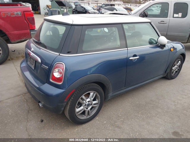 2011 MINI COOPER WMWSU3C55BT252895 Photo 3