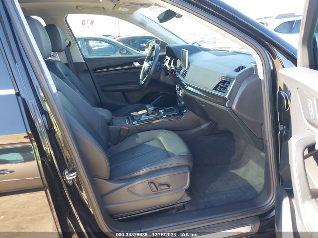 WA1BNAFY1K2038108 Audi Q5 45 Premium