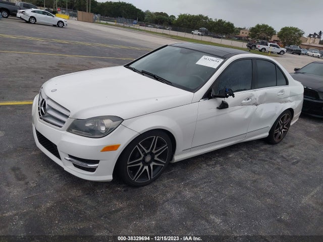 2013 MERCEDES-BENZ C 250 LUXURY/SPORT VIN: WDDGF4HB5DR275106