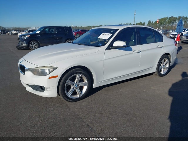 BMW 320i Xdrive 2014 WBA3C3C52EF984377 Image 2