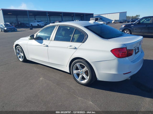 BMW 320i Xdrive 2014 WBA3C3C52EF984377 Image 3