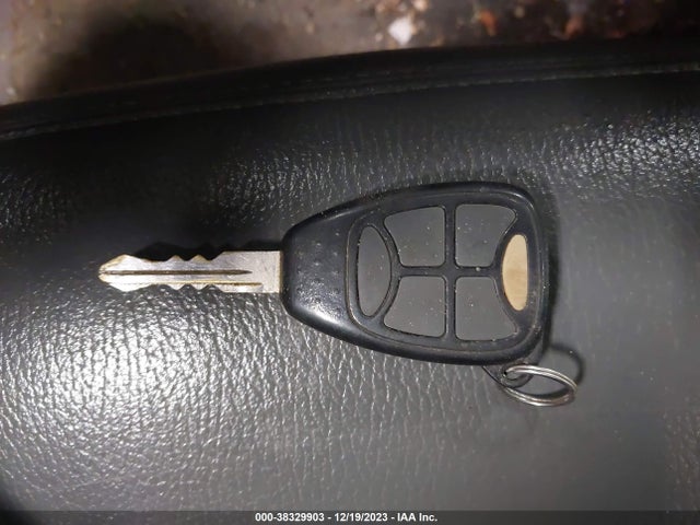 2005 CHRYSLER TOWN & COUNTRY LIMITED VIN: 2C8GP64L55R587535