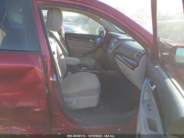 2014 KIA SORENTO LX VIN: 5XYKT3A63EG526662