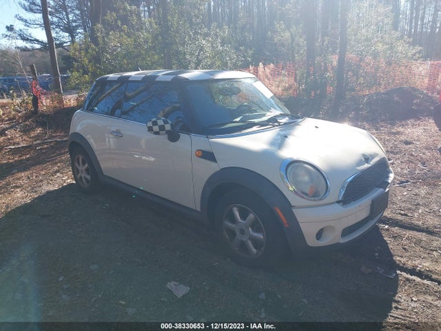 2010 MINI COOPER WMWMF3C50ATZ26551 Photo 0