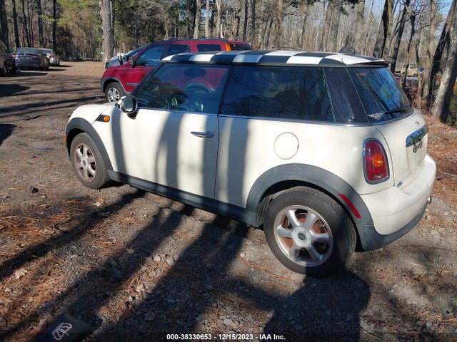 2010 MINI COOPER WMWMF3C50ATZ26551 Photo 2