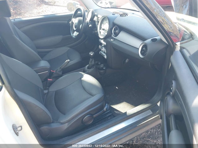 2010 MINI COOPER WMWMF3C50ATZ26551 Photo 4