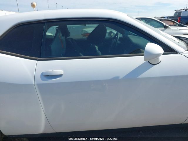 2C3CDZAG5GH309426 Dodge Challenger Sxt