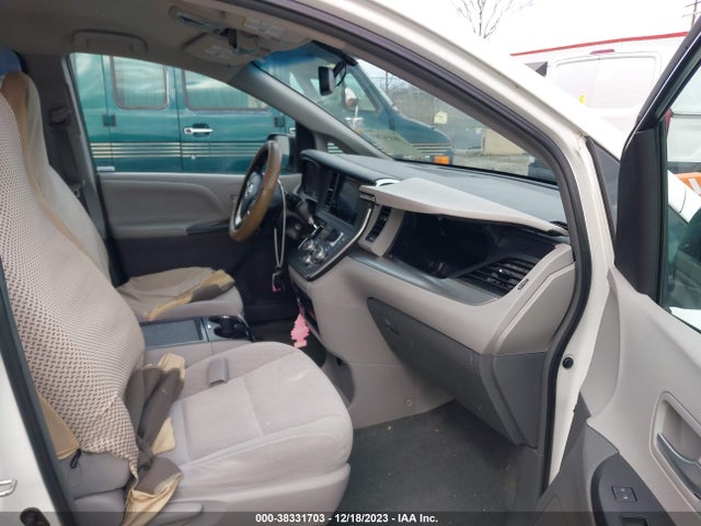2016 TOYOTA SIENNA LE 8 PASSENGER VIN: 5TDKK3DC7GS735140
