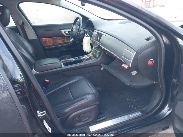 2011 JAGUAR XF SAJWA0GB5BLR84540 Photo 4