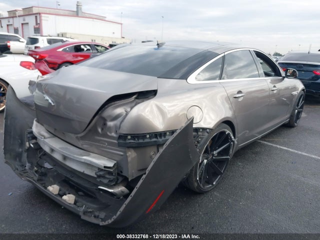 2011 JAGUAR XJ SAJWA2GB4BLV09456 Photo 3