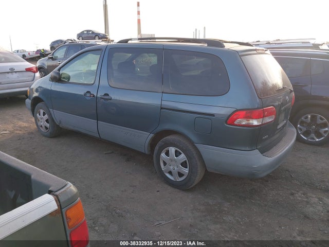 2002 TOYOTA SIENNA CE VIN: 4T3ZF19C32U459319