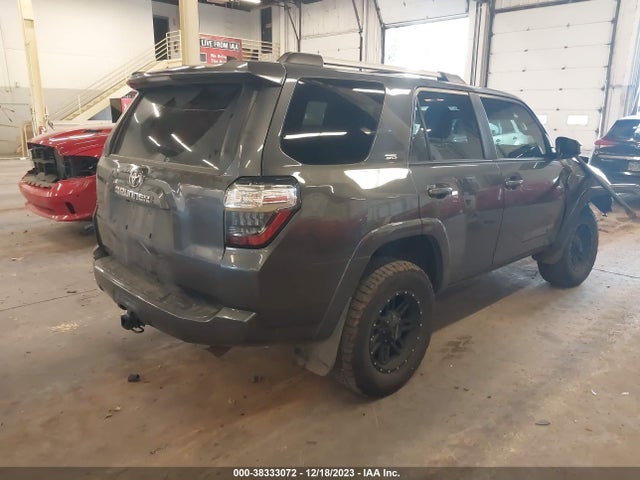 Toyota 4RUNNER SR5 2021 JTEMU5JR2M5901990 Image 4