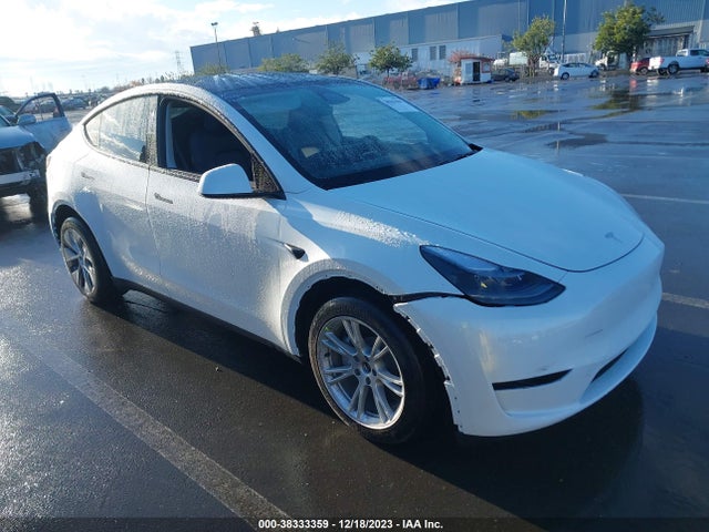 2023 TESLA MODEL Y 7SAYGDEE2PF812117 Photo 0