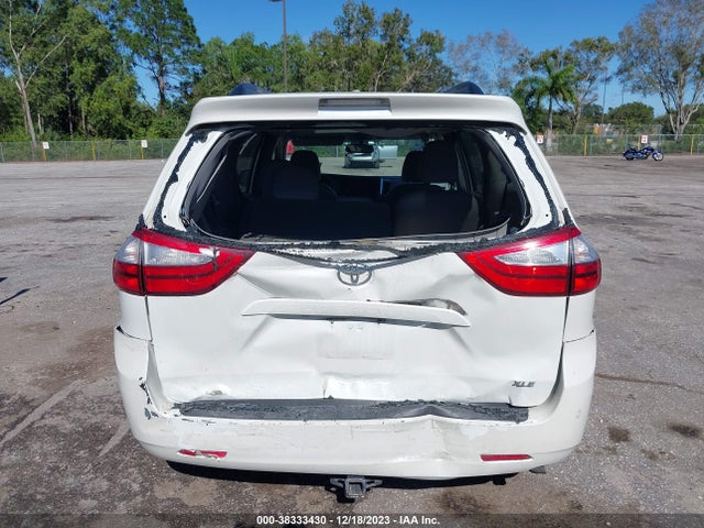 2015 TOYOTA SIENNA XLE 8 PASSENGER VIN: 5TDYK3DC2FS681836