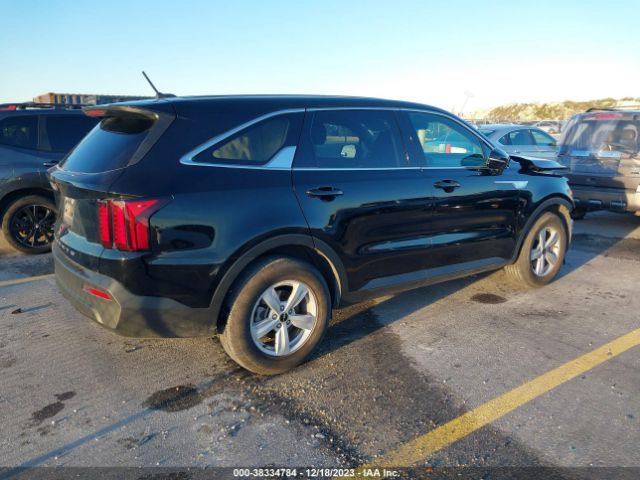 KIA SORENTO LX 2022 5XYRG4LC2NG088969 Image 4