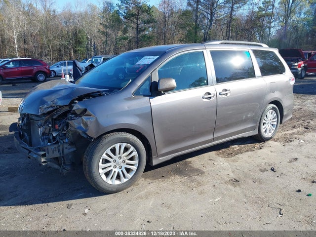2012 TOYOTA SIENNA SE 8 PASSENGER VIN: 5TDXK3DC5CS207371