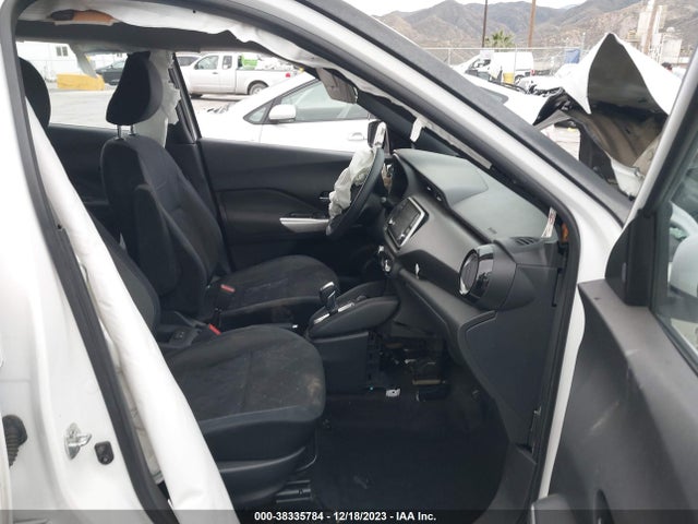 2018 NISSAN KICKS SV VIN: 3N1CP5CU8JL511855