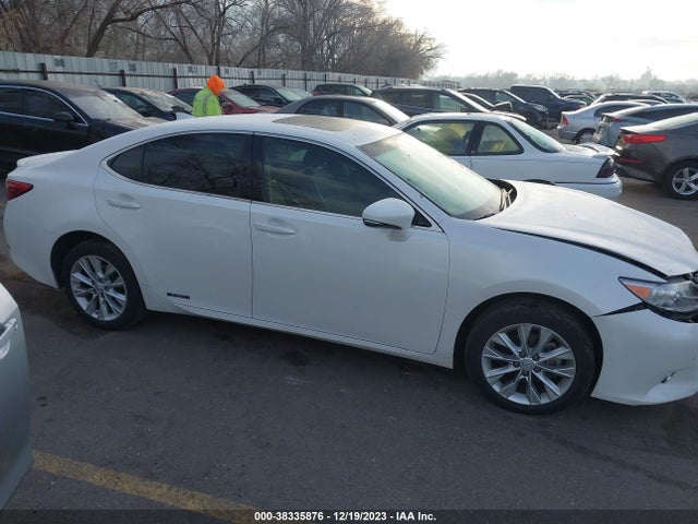 JTHBW1GG0F2080590 Lexus ES 300H
