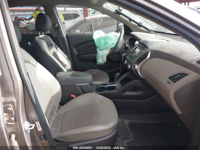 2011 HYUNDAI TUCSON GLS VIN: KM8JU3AC8BU276422