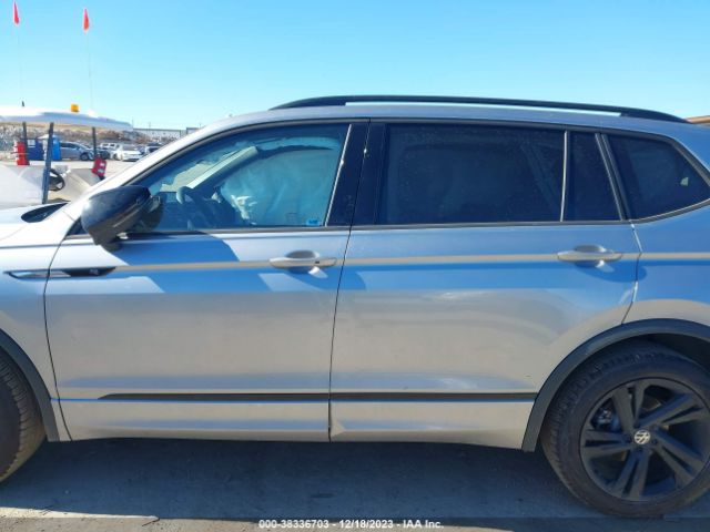 3VVCB7AX7PM114839 Volkswagen Tiguan 2.0t Se R-line Black