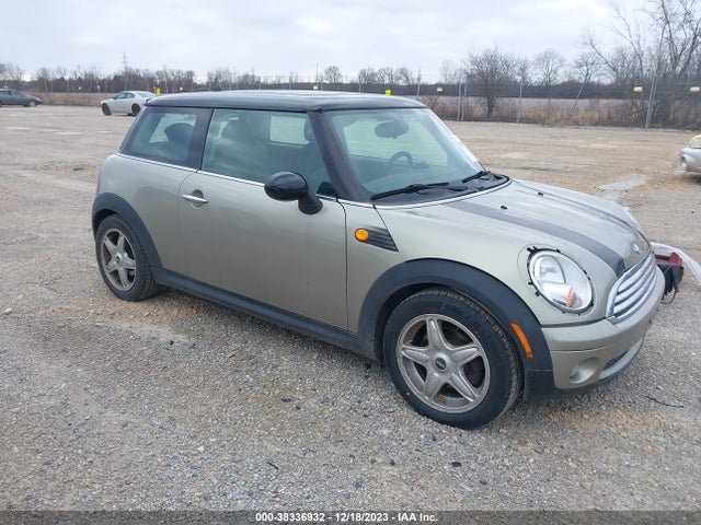 2007 MINI COOPER WMWMF33547TU62754 Photo 0