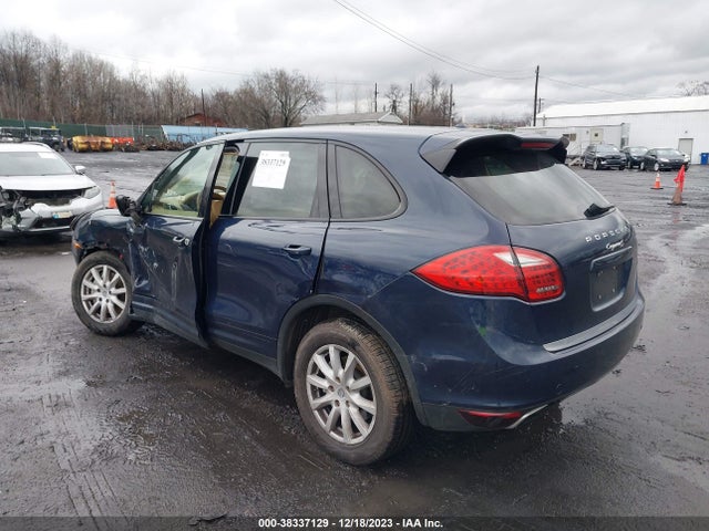2011 PORSCHE CAYENNE WP1AB2A23BLA43841 Photo 2