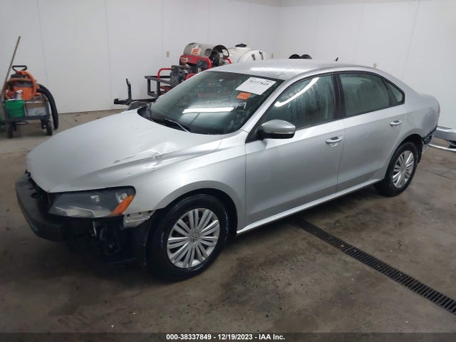 1VWAT7A36FC076095 Volkswagen Passat 1.8t S